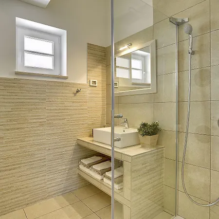 Schoene Mit Privatem Pool, Klima, Wlan, Terrasse, Grill *