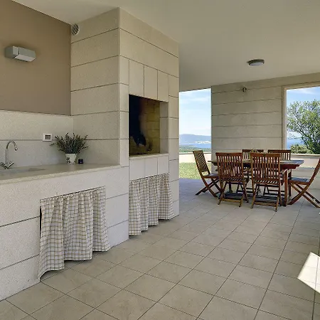 Schoene Mit Privatem Pool, Klima, Wlan, Terrasse, Grill * Kavran