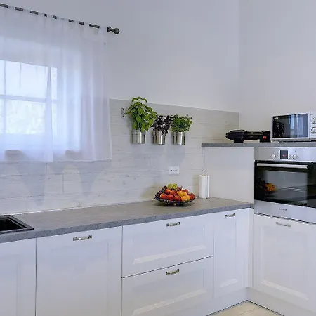 Schoene Mit Privatem Pool, Klima, Wlan, Terrasse, Grill Сasa de vacaciones