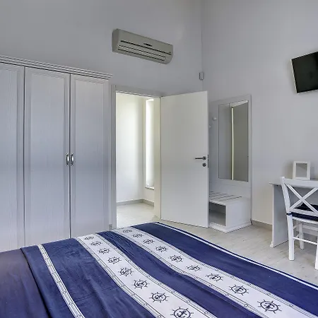 Schoene Mit Privatem Pool, Klima, Wlan, Terrasse, Grill *