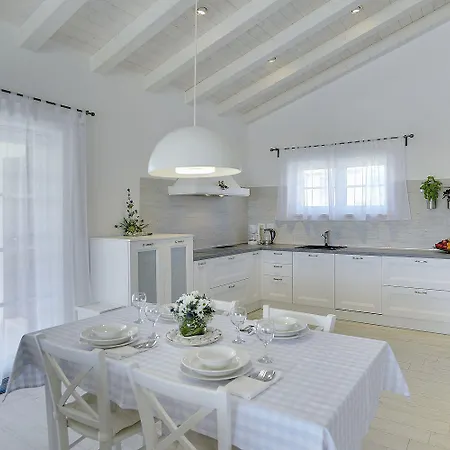 別荘 Schoene Mit Privatem Pool, Klima, Wlan, Terrasse, Grill