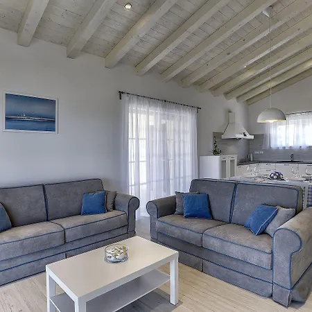 別荘 Schoene Mit Privatem Pool, Klima, Wlan, Terrasse, Grill
