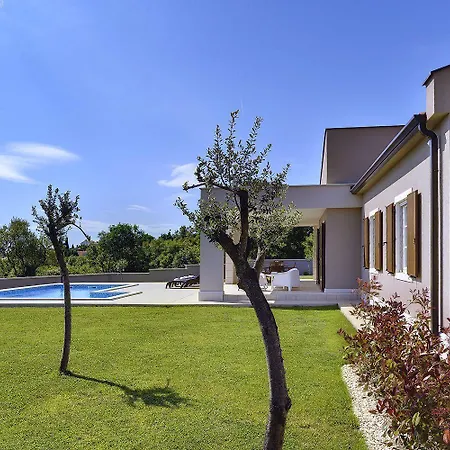 Prázdninový dům Schoene Mit Privatem Pool, Klima, Wlan, Terrasse, Grill