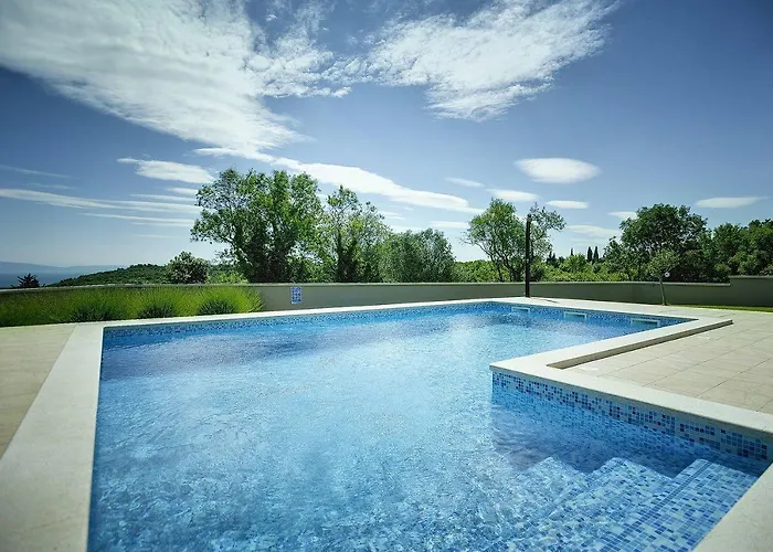 Schoene Mit Privatem Pool, Klima, Wlan, Terrasse, Grill Prázdninový dům Kavran