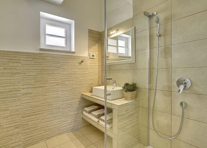 Schoene Mit Privatem Pool, Klima, Wlan, Terrasse, Grill *