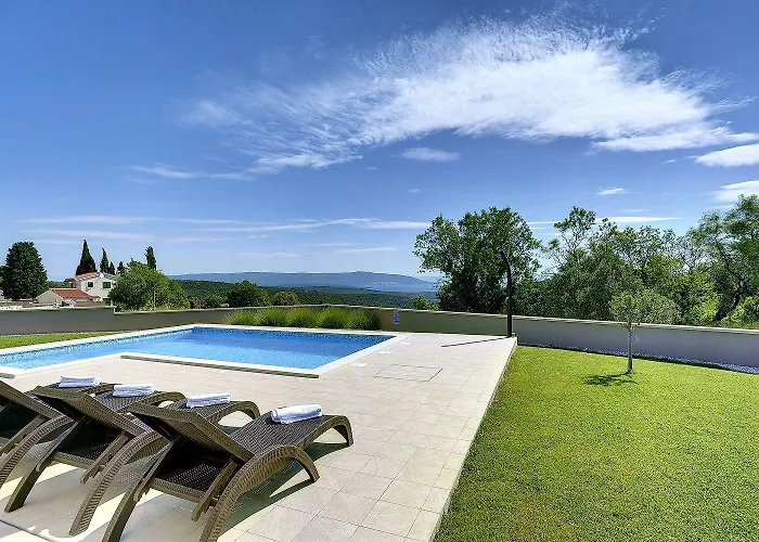 Prázdninový dům Schoene Mit Privatem Pool, Klima, Wlan, Terrasse, Grill Kavran