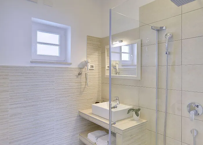 Schoene Mit Privatem Pool, Klima, Wlan, Terrasse, Grill Prázdninový dům Kavran