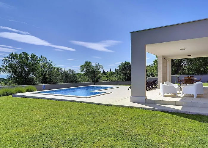 Schoene Mit Privatem Pool, Klima, Wlan, Terrasse, Grill Prázdninový dům *