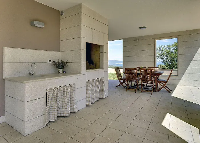 Schoene Mit Privatem Pool, Klima, Wlan, Terrasse, Grill * Kavran