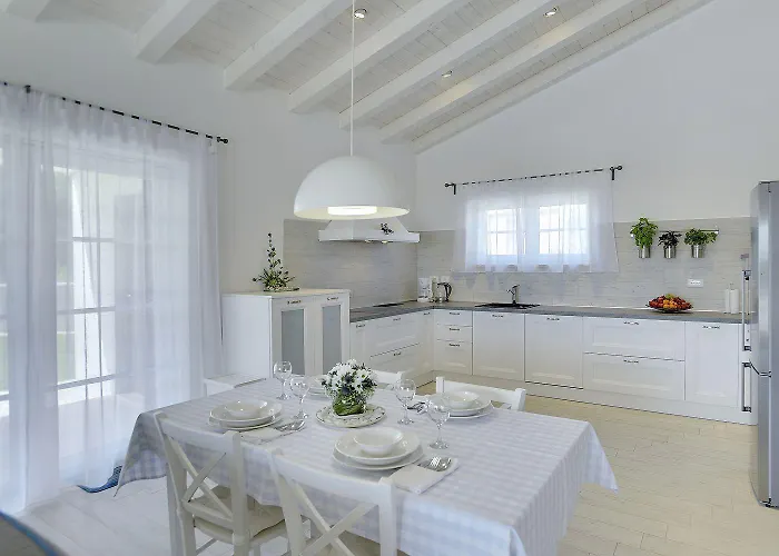 Prázdninový dům Schoene Mit Privatem Pool, Klima, Wlan, Terrasse, Grill
