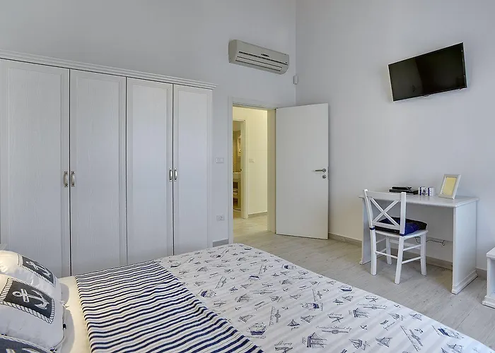 Schoene Mit Privatem Pool, Klima, Wlan, Terrasse, Grill Kavran