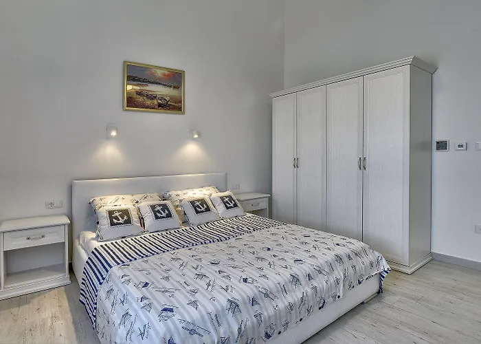 Schoene Mit Privatem Pool, Klima, Wlan, Terrasse, Grill Prázdninový dům *