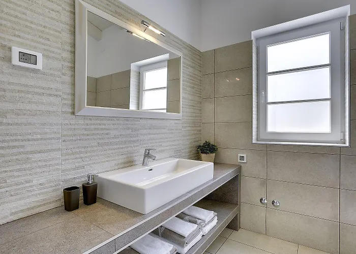 Prázdninový dům Schoene Mit Privatem Pool, Klima, Wlan, Terrasse, Grill Kavran