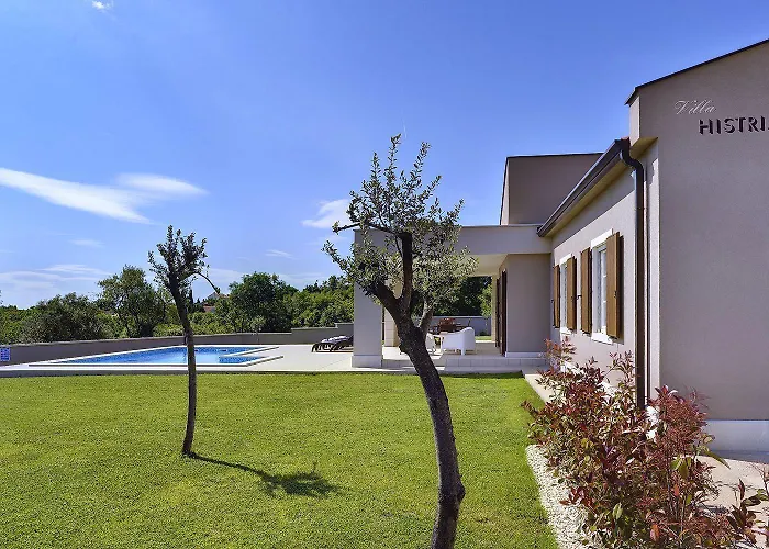 Prázdninový dům Schoene Mit Privatem Pool, Klima, Wlan, Terrasse, Grill