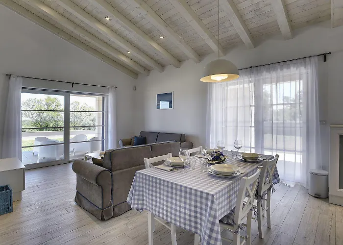 Schoene Mit Privatem Pool, Klima, Wlan, Terrasse, Grill Prázdninový dům Kavran