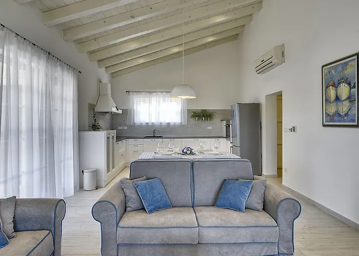 Prázdninový dům Schoene Mit Privatem Pool, Klima, Wlan, Terrasse, Grill Kavran