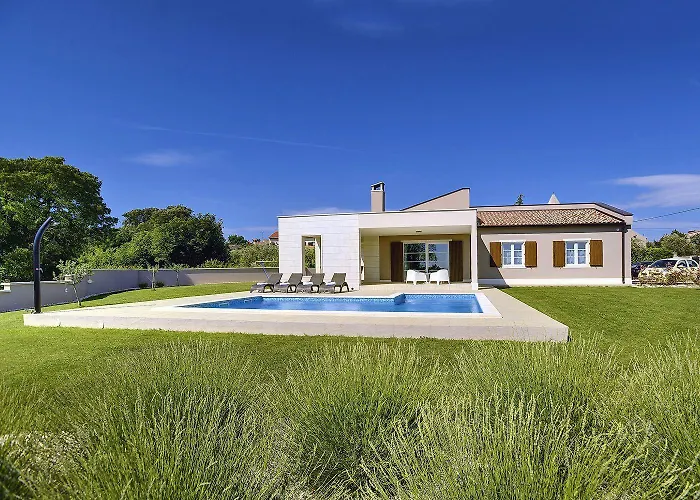 Prázdninový dům Schoene Mit Privatem Pool, Klima, Wlan, Terrasse, Grill Kavran